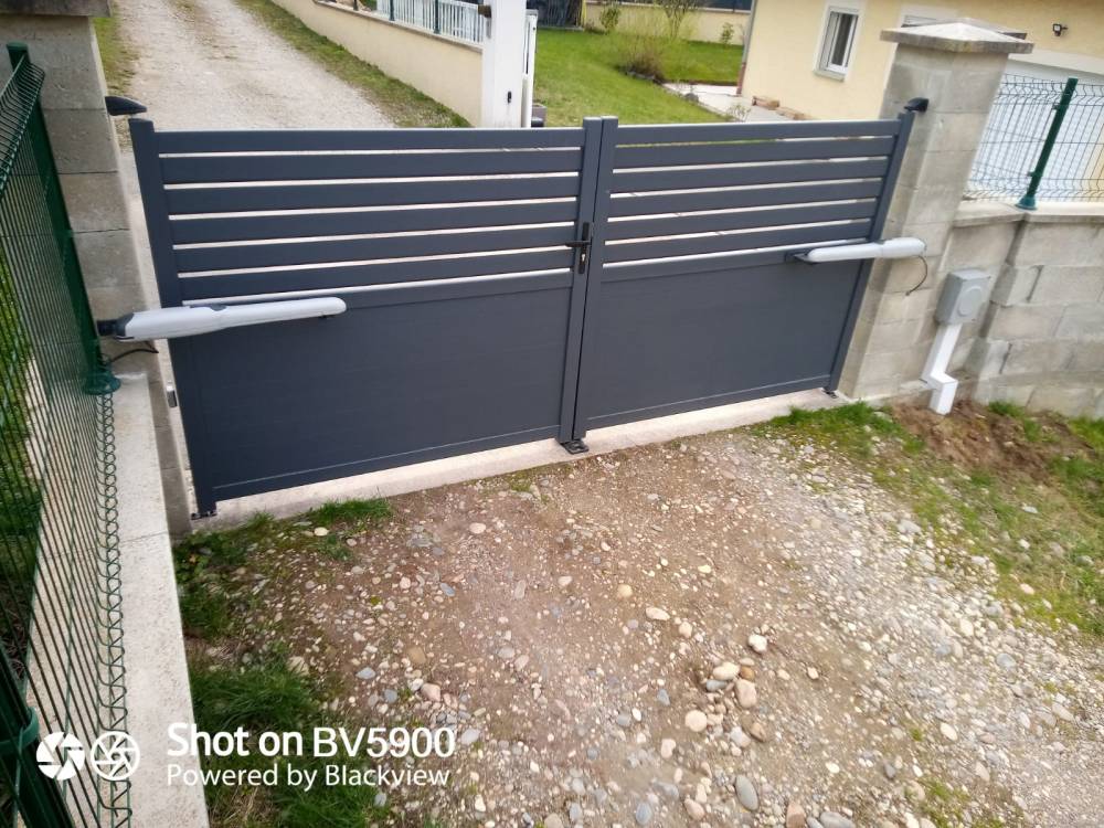 portail battant vue inerieure et exterieure.jpg