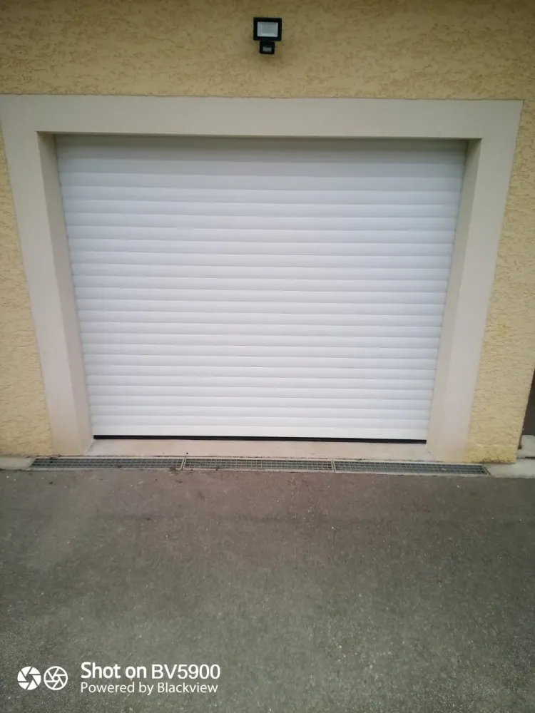 porte-garage-enroulable-blanche